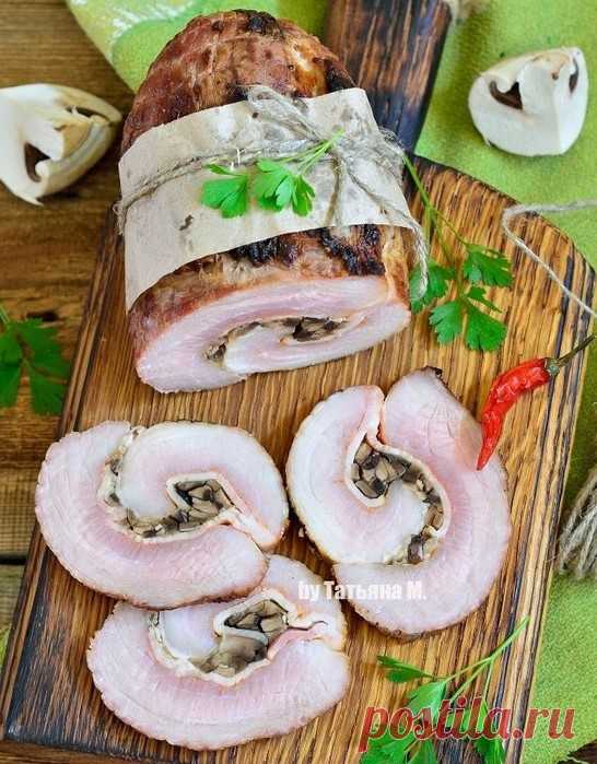 МЯСНОЙ РУЛЕТ С ШАМПИНЬОНАМИ НА ГРИЛЕ  

Универсальный рецепт приготовления вкуснейшей холодной закуски как для гриля, так и для духовки, или глубокой сковороды! Невероятно вкусный, сочный и ароматный мясной рулет под соево-медовой корочк…