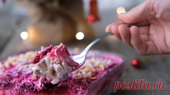 Россиянам назвали стоимость салата "Селедка под шубой". Стоимость ингредиентов для традиционного новогоднего салата "Селедка под шубой" на четверых человек за год выросла на 9% — с 269,7 рубля до 293,9 рубля. Об этом ТАСС сообщили в ассоциации ...