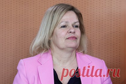 В Германии пригрозили отказом в выдаче виз российским спортсменам. Глава МВД Германии Нэнси Фезер пригрозила отказом в выдаче виз российским спортсменам. «Страны, в которых проходят крупные спортивные мероприятия, не бессильны. Они могут через визовые отделы влиять на то, действительно ли россияне будут участвовать», — заявила политик.