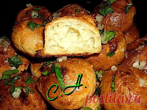 ГУЖЕРЫ ФРАНЦУЗСКИЕ  **Тесто заварное: вода 200мл+слив/масло 100г +соль 1щеп, закипитим. Как закипит, ввести муку 200г, перемешать. Немного охладить, и по 1-му вбивать яйца (4-5шт). Только по одному!!! Каждый раз тщательно перемешивать тесто! Добавим терт/сыр 200г. *Выложим на противень ч/ложкой. *Выпекать 200, до золотистого цвета. *Выключим духовку, и оставим на 5-10мин. *Готовые гужеры смазать: раст/масло+чеснок+зелень !!!