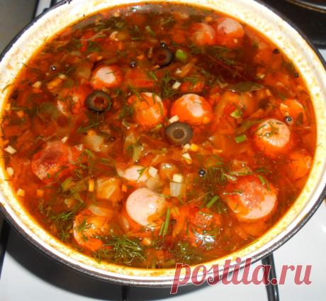 СОЛЯНКА С ОХОТНИЧЬИМИ КОЛБАСКАМИ.