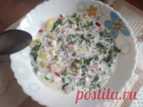 Окрошка классическая на кефире с минералкой. Необходимые продукты.
Шесть крупных яиц
Пять-шесть средних картофелин или три крупных
Примерно 350 грамм любой вареной колбасы
Один целый длинный огурец с половиной
Два пучка редиски
Пучок зеленого лука
Примерно десять веточек укропа
Большой пучок петрушки
Литровая бутылка кефира
Один литр минеральной газированная воды
Майонез с перепелиным яйцом примерно 70-100 грамм
Соль и перец черный по вкусу
Вода питьевая кипяченая