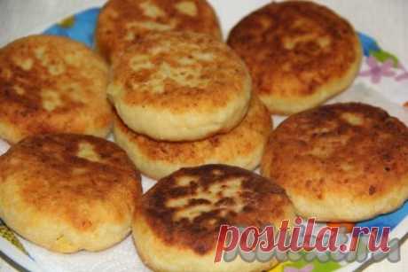 Картофельные пирожки с капустой на сковороде