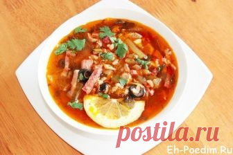 Солянка сборная мясная классическая рецепт с картошкой и из куры Как хочется иногда побаловать себя, и своих близких чем -нибудь вкусным. Думая солянка мясная, будет прекрасным блюдом на обед для вашей семьи. Желаю приятного аппетита!