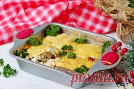 Mясо пo-французски
Вкусный рецепт без майонеза. Сохрани, чтобы не потерять
Ингредиенты:
Свинина (антрекот) — 600 г
Шампиньоны — 400 г
Лук репчатый — 2 шт.
Масло растительное — 2 ст. л.
Сметана (20%) — 1 стак.
Сыр — 200 г
Яйца — 1 шт.
Соль — по вкусу
Перец — по вкусу
Приготовление:
1. Мясо нарезать стейками толщиной