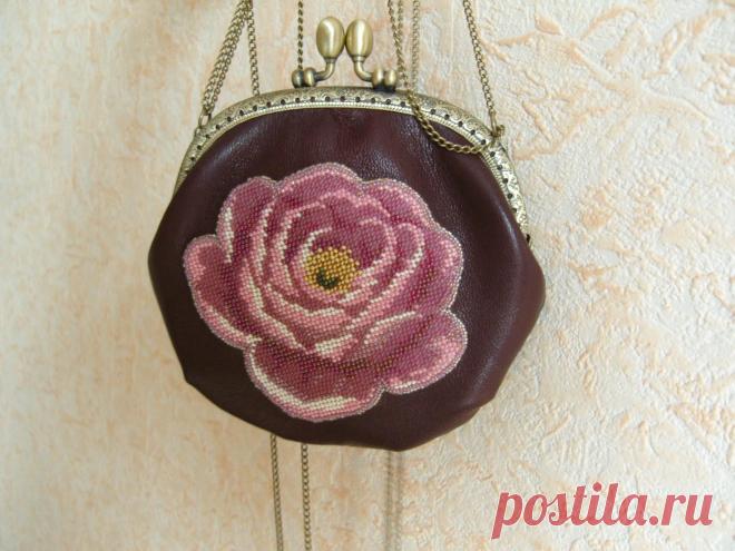 Сумочка с фермуаром и розой "Бургундия". | biser.info - всё о бисере и бисерном творчестве