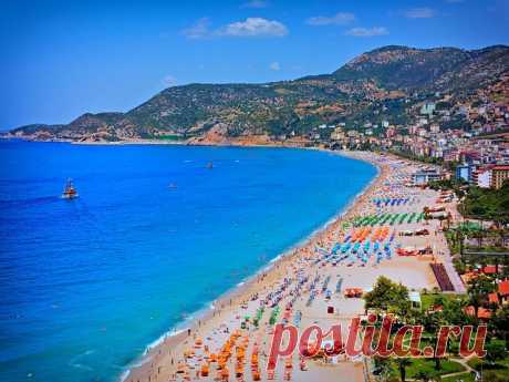 ТУРЦИЯ. ПЛЯЖИ.

Анталийское побережье - это пляжная жемчужина Турции. Купальный сезон здесь длится с апреля по ноябрь. Основные курорты: Аланья, Сиде, Белек, Анталия и Кемер. В пределах одного курорта можно встретить разные пляжи. Потому стоит внимательно изучать описание отелей и их пляжей.

Аланья.