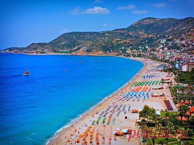 ТУРЦИЯ. ПЛЯЖИ.

Анталийское побережье - это пляжная жемчужина Турции. Купальный сезон здесь длится с апреля по ноябрь. Основные курорты: Аланья, Сиде, Белек, Анталия и Кемер. В пределах одного курорта можно встретить разные пляжи. Потому стоит внимательно изучать описание отелей и их пляжей.

Аланья.