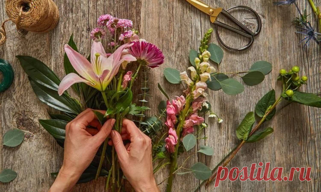 Как продлить жизнь букету цветов? Получить в подарок роскошный букет – всегда приятно. Но как сохранить эту красоту? Особенно если букет был подарен с любовью.
К счастью, существует...