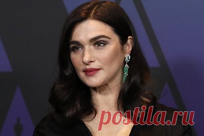 Рэйчел Вайс впервые рассказала о пережитом выкидыше. Рэйчел Вайс впервые рассказала о пережитом выкидыше. Артистка не стала уточнять, когда именно потеряла ребенка, однако назвала случившееся «частью женского опыта жизни». Вайс добавила, что была удивлена негативной реакции зрителей на сцены с выкидышами в сериале «Связанные насмерть» с ее участием.