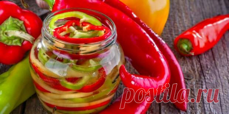 10 простых и вкусных салатов на зиму - БУДЕТ ВКУСНО! - медиаплатформа МирТесен Овощные закуски, приготовленные по этим несложным рецептам, точно порадуют вас зимой. 1. Салат из огурцов и горчицы ju-jul.ru Ингредиенты 2 кг огурцов; 250 г моркови; 2 головки чеснока; 125 г сахара; 2 столовые ложки сухой горчицы; 2 столовые ложки соли; 1 столовая ложка молотого чёрного перца; 125