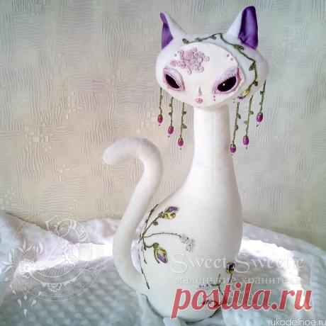 Велюровая статуэтка Кошка Сиэртис | Купить на ярмарке Рукодельное.ру