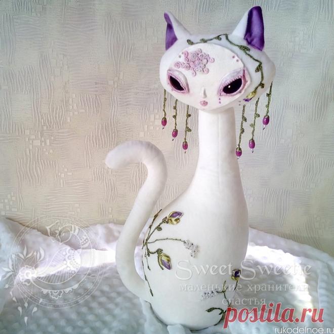 Велюровая статуэтка Кошка Сиэртис | Купить на ярмарке Рукодельное.ру