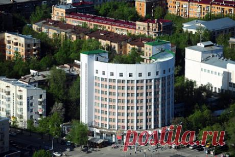 В Екатеринбурге займутся популяризацией конструктивизма. В Екатеринбурге на базе модернизированной библиотеки № 40 появится центр конструктивизма. Об этом сообщили в департаменте информполитики Свердловской области. Центр откроется 10 марта. Его задача — популяризовать конструктивизм как один из главных уральских брендов. В нем в том числе будут проводить мероприятия.