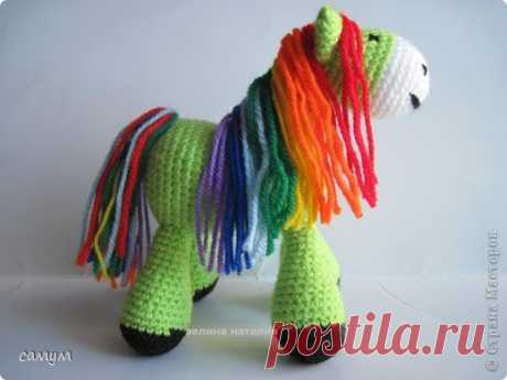 Связать лошадку - пони не хотите? Крючком).