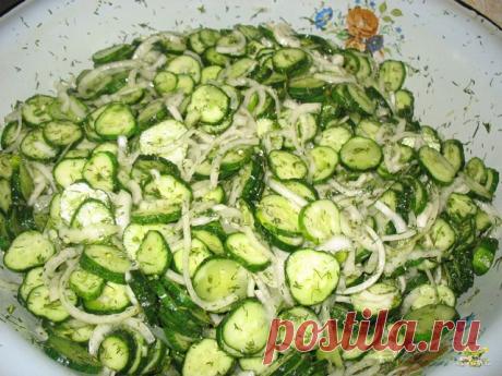 Салат "Сырой" из огурцов на зиму - чесночные свежие хрустящие огурчики!