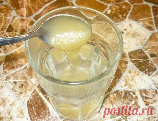УДИВИТЕЛЬНЫЕ СВОЙСТВА МЕДОВОЙ ВОДЫ 

 

Одну чайную ложку мёда развести в стакане сырой воды. 

 

Получаем 30% раствор мёда, который по составу идентичен плазме крови. Мёд в сырой воде формирует кластерные связи (структурирует ее). Это повышает её целебные свойства. Медовая вода усваивается организмом быстро и полностью. 

Эффект медовой воды 

 

Нормализуется пищеварение. Улучшается работа всех звеньев ЖКТ. 

 

Повышается иммунитет. Проходят хронические насморки, бронх...