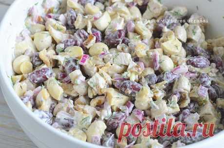 Королевский ароматизированный салат с фасолью, грибами и курицей Королевский ароматизированный салат с фасолью, грибами и курицей - очень вкусное блюдо, который вы можете легко приготовить по рецепту на этом сайте.Много хороших и проверенных рецептов в одном месте!