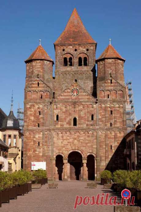 La facade romane occidentale de l eglise abbatiale saint etienne route romane d alsace