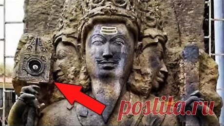 Туристы обнаружили загадочный предмет в руке бога Вишвакармана. Самые необычные находки