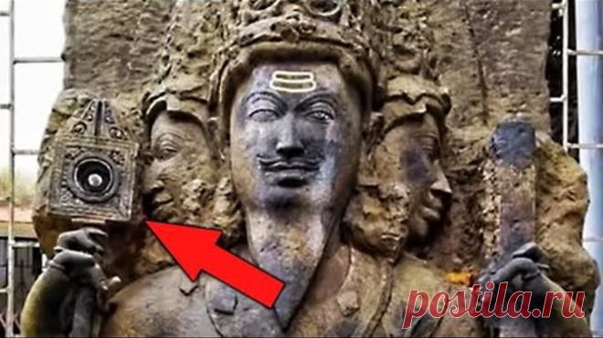 Туристы обнаружили загадочный предмет в руке бога Вишвакармана. Самые необычные находки