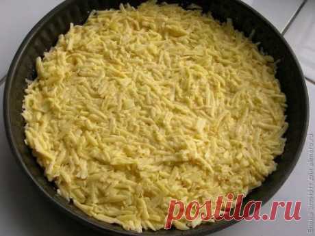 Запеканка из тертого картофеля с сыром и чесноком
