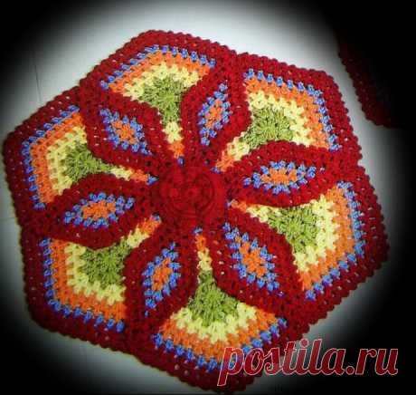 Вяжем яркий коврик крючком, дома будет еще уютнее!