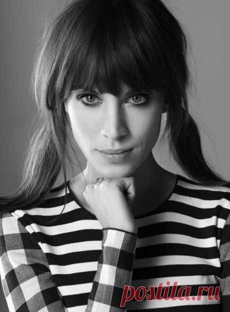 Алекса Чанг (Alexa Chung) в фотосессии Альберта Джордана (Albert Giordan) для журнала Marie Claire UK (май 2013)