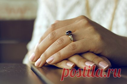 Диетолог перечислила поддерживающие красоту ногтей продукты. Диетолог, эндокринолог Мария Дубская назвала продукты, поддерживающие красоту ногтей. Она указала, что сделать ногти крепкими и плотными помогает сера, содержащаяся, например, в морепродуктах. Кроме того, продолжила она, для здоровья ногтей необходимы кальций, которого много в молочных продуктах.