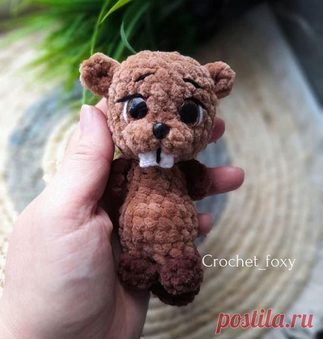 Бобрёнок крючком. Амигуруми схемы и описания. Автор: @crochet_foxy | IRINELY.ART