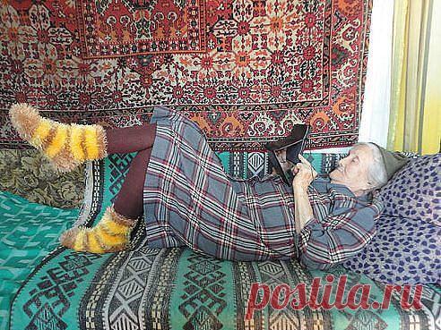 ВЫШЛА НА УЛИЦУ––НИКОГО!? ––-ЗАШЛА на сайт–ЗДРАСТЕ ВАМ ––ВСЯ ДЕРЕВНЯ ТУТА!