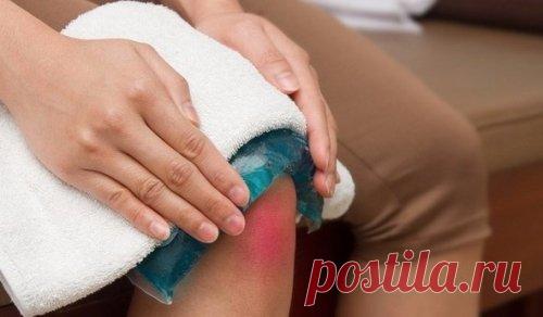 Как сделать солевой компресс для суставов? Солевые компрессы используют для лечения суставных патологий — артрита, артроза, остеохондроза. Домашние процедуры позволяют снять воспаление, снизить болевой синдром, нормализовать кровообращение в проблемной зоне. Общие сведения Солевая повязка — один из действенных способов, помогающих снять