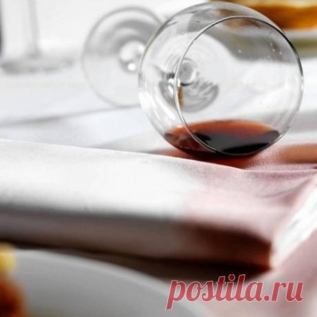 Как вывести пятна от вина, кофе или жира с домашнего текстиля