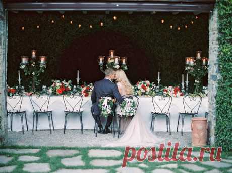 Стильный декор от Wedding Bloom Bureau. Что они сделают для вашей свадьбы: - проработка концепции мероприятия - подбор места проведения - создание образов жениха, невесты, гостей - декор и флористика - типография пригласительных и меню - подбор артистов и подрядчиков - подготовка документации (сметы, сценарии, тех тайминги) - подбор мест проживания для иногородних гостей - координация мероприятия Адрес в Москве: м.Аэропорт, Кочновский проезд,4к1 Теl: +7 (937)-803-39-24 Instagram:…