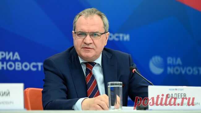 Сотни тысяч детей мигрантов в России не учатся в школах, заявил глава СПЧ