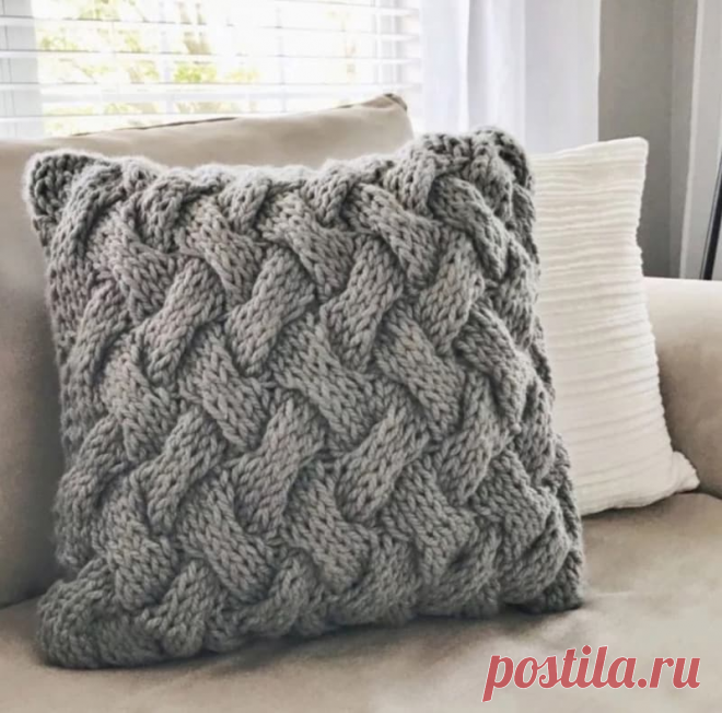 Подушка с узором "плетёнка" спицами - KNITTLY.ART