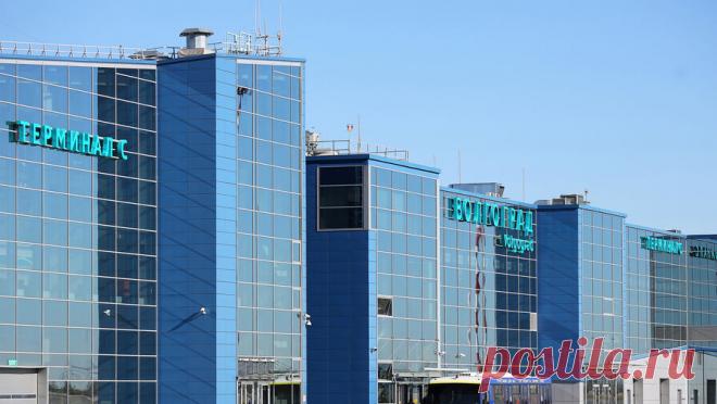 Семь аэропортов России возобновили работу. Ограничения на прием и выпуск самолетов сняли в аэропортах Волгограда, Грозного, Владикавказа, Нальчика, Магаса, Орска и Оренбурга. Об этом сообщил в Telegram-канале представитель Росавиации Артем Кореняко. "Сняты ограничения на ...