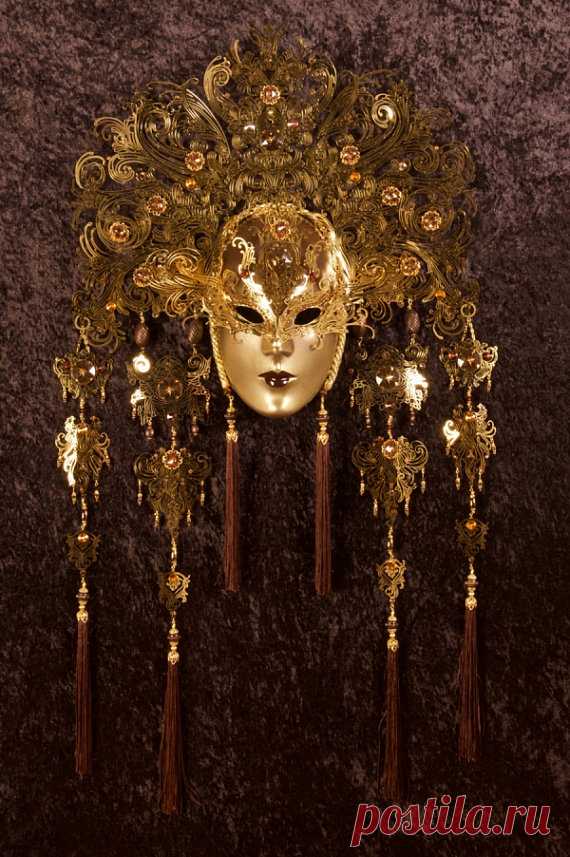 Venetian Mask | Allegoria Allegoria  Allegoria authentic venetian mask in papier mache. Handcrafted according to the original Venice carnival tradition. Manifactured in Venice by the famous venetian masters. Each item is provided with certificate of authenticity.  Mask Dimensions Width: 45 cm Height: 90 cm