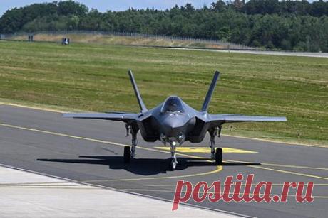 Финляндия начнет сборку фюзеляжей F-35. Финский оборонный концерн Patria и компания Lockheed Martin, которая производит истребители пятого поколения F-35 Lightning II, подписали первое рамочное соглашение о прямом промышленном сотрудничестве, в том числе по сборке фюзеляжей F-35. Истребитель совершил первый полет в 2006 году.