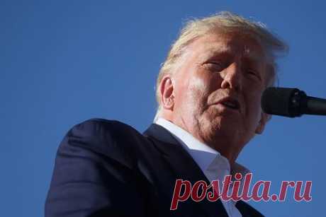 Трамп отреагировал на выдвинутые против него обвинения. Бывший президент США Дональд Трамп назвал обвинения, выдвинутые против него присяжными, политическим преследованием и вмешательством в выборы на самом высоком уровне за всю историю. Он также обвинил прокурора Манхэттена Элвина Брагга в том,что он «делает грязную работу».