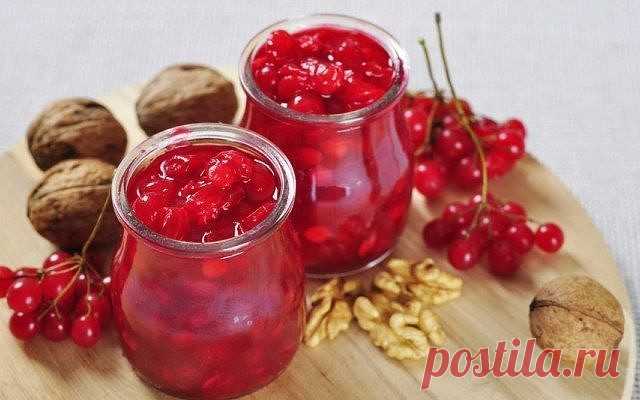 С КАЛИНОЙ ДРУЖЕН – ВРАЧ НЕ НУЖЕН
ЦЕЛЕБНЫЕ свойства КАЛИНЫ: простые рецепты.

Калина - одна из самых ПОЛЕЗНЫХ ягод в природе. 
В калине всё ЦЕЛЕБНО: кора, веточки, цветы, ягоды и сушёные косточки. 
Наши предки о лечебных свойствах калины, знали, что ее ягоды улучшают работу сердца, обладают успокаивающим действием.

Витамина С в калине в 1, 5 раза больше чем в лимоне. В ней есть железо, селен, йод, каротин, фосфор.

С мёдом калину назначали при простудных заболеваниях.
Чай ...