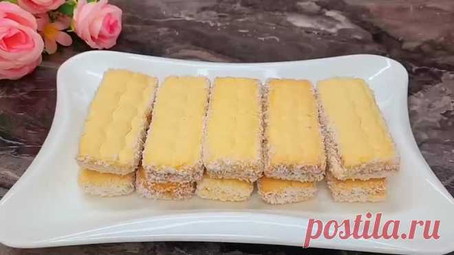 Самое вкусное и быстрое печенье! Тает во рту! Готовьте хоть каждый день!

Ингредиенты:
Сливочное масло 250 гр
Сахарная пудра 1 стакан (100 гр)
Яйцо 1 шт+2 желтка
Крахмал 1.5 стакан
Мука 2.5 стакана
Разрыхлитель 10 гр
Ванилин 2 гр
Джем 2 ст.л
Кокосовая стружка 2 ст.л.

Приятного аппетита!

 PS. Подписывайтесь и вы всегда будете знать, что приготовить на завтрак, обед или ужин. А чтобы не пропустить классные рецепты, включите уведомления, нажав на колокольчик 

Я для вас оче...