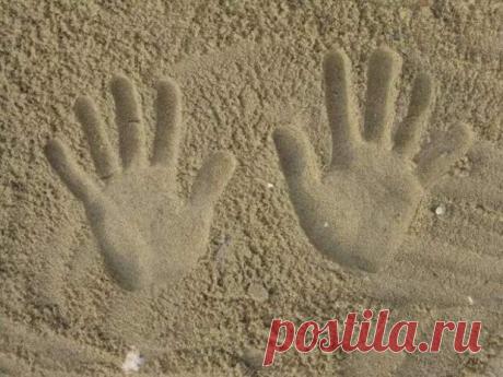 Особые знаки у вас на ладонях - Сонники, гороскопы, гадания - медиаплатформа МирТесен Особые приметы могут появиться как на правой, так и на левой руке. Как правило, это формы, созданные из линий, напоминающие крестики, круги или квадраты. Иногда картина более сложная и напоминает нам что-то конкретное, например, животное или символ (цифру, букву). Согласно хиромантии такие знаки