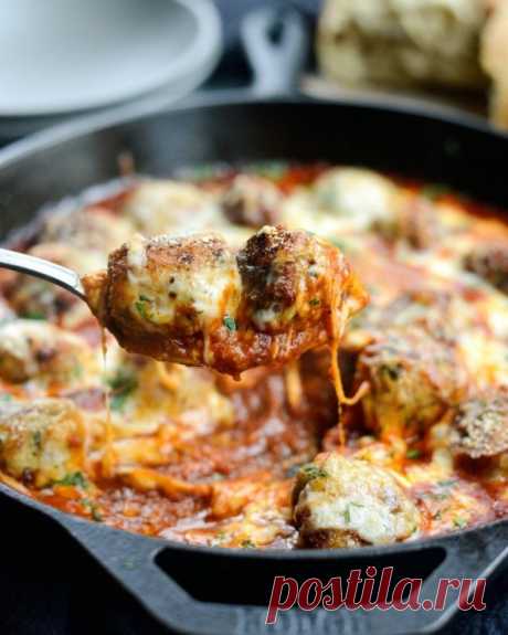 ​Куриные фрикадельки в томатно-сырном соусе