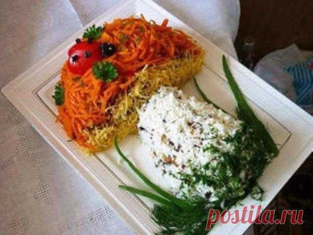 Салат «Гриб» затмит «Оливье», очень праздничный, поднимет настроение всех гостей. Попробуйте! Ингредиенты: — куриная грудка-2 шт(800гр), — шампиньоны 600-700гр, — 6 шт яиц вареных, — 2-3 луковицы репчатых, среднего размера, — 2-3 моркови средних, — сыр твёрдый 100гр, —...