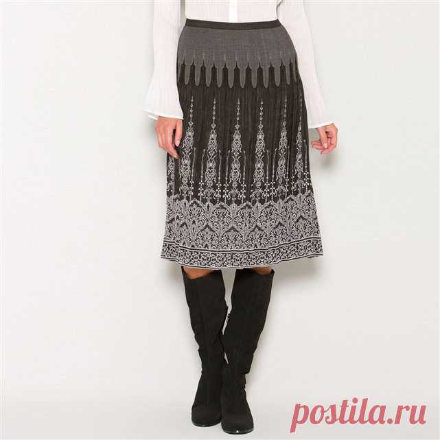 ANNE WEYBURN Flared, Crinkled Skirt with Jacquard Motif  £22.00
Flared and crinkled skirt. A REAL HIT with our customers. Block jacquard motif on the front and back. Elasticated waist. Length 65 cm. 45% viscose, 34% polyester, 20% polyamide, 1% elastane.