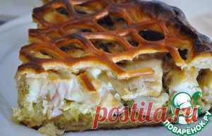 Пирог из ржаного теста с рыбой и капустой