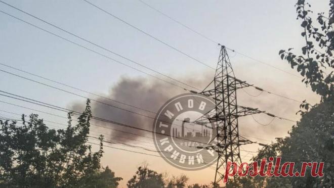 На промышленном предприятии в Кривом Роге валит сильный дым. В городе Кривой Рог в Днепропетровской области Украины валит сильный дым с территории коксохимического завода. Об этом сообщает украинское издание "Страна" в Telegram-канале. Отмечается, что город затянуло смогом и неприятным ...