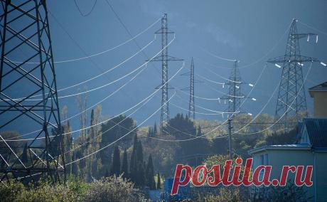 В Алуште без света остались почти 50 тыс. человек. Около 49 тыс. жителей Алушты остались без света после аварии на высоковольтных линиях, сообщил глава Крыма Сергей Аксенов в своем телеграм-канале.