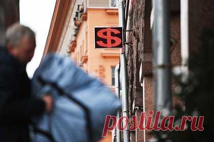 Россияне резко сократили скупку долларов